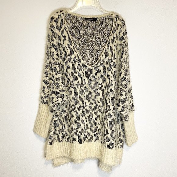 Millau Sweaters - Millau Oversized Cheetah Print V Neck Slouchy Eyelash Sweater